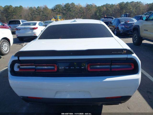 Dodge Challenger Image 10