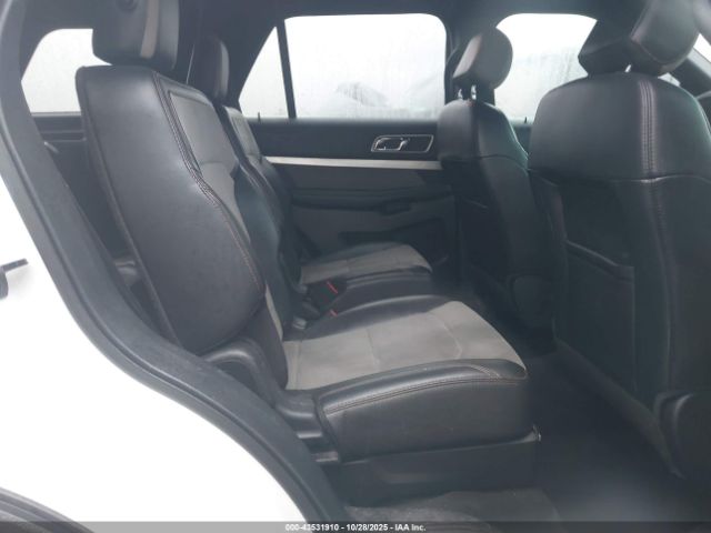 Ford Explorer Xlt Image 10