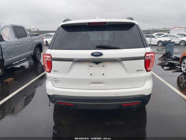 Ford Explorer Xlt Image 13