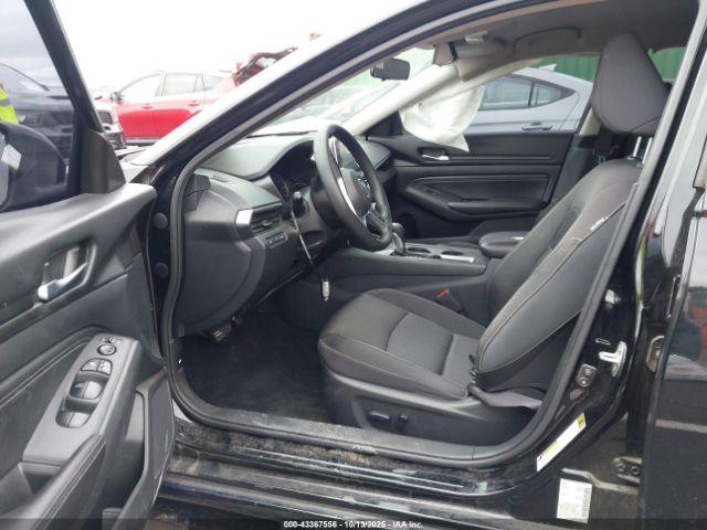 Nissan Altima 2.5 S Image 4