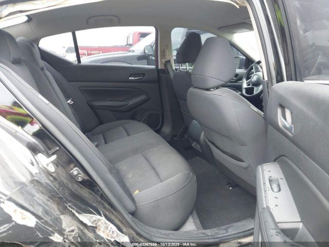 Nissan Altima 2.5 S Image 9