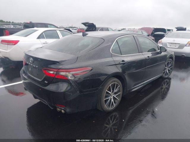 Toyota Camry Se Image 4