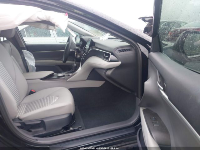 Toyota Camry Se Image 3