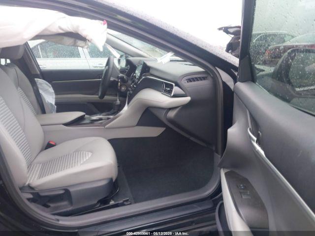 Toyota Camry Se Image 3