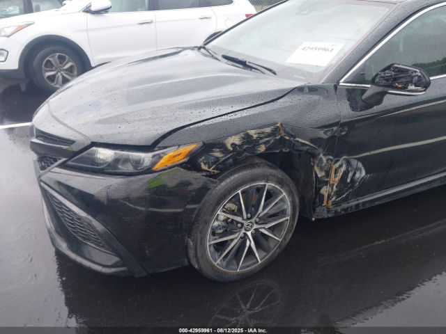 Toyota Camry Se Image 2