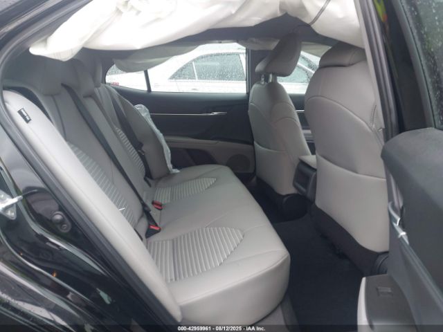 Toyota Camry Se Image 12