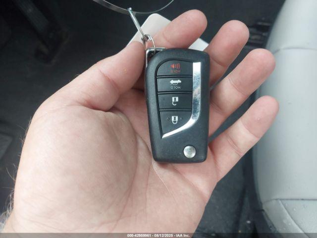 Toyota Camry Se Image 6