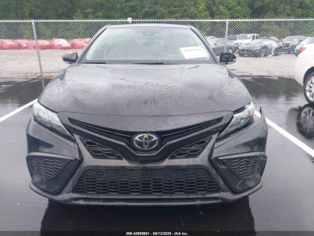 Toyota Camry Se Image 7