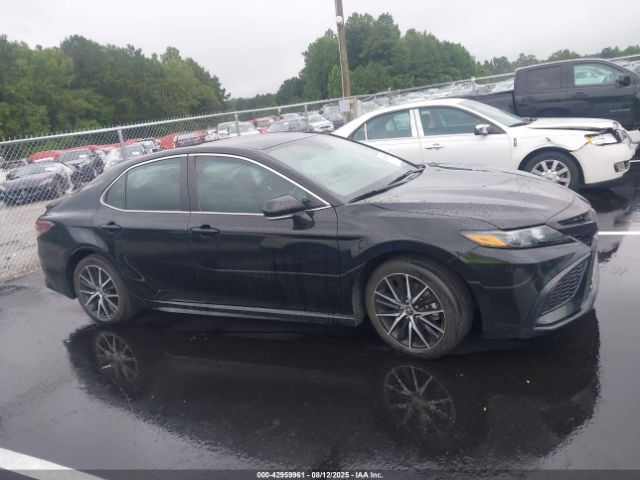 Toyota Camry Se Image 14