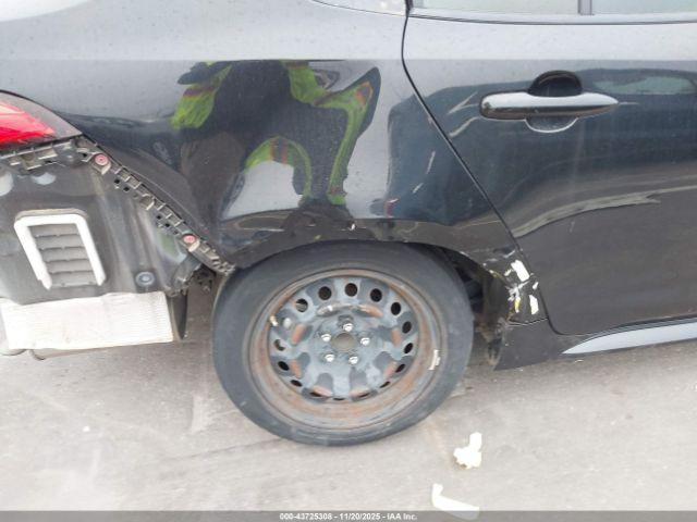 Toyota Corolla Le Image 11