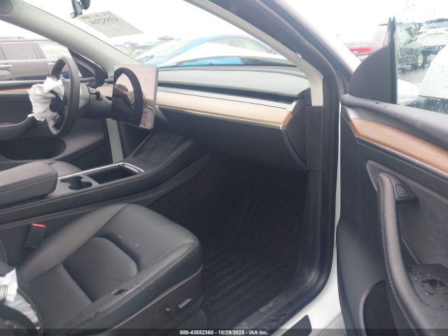 Tesla Model Y Image 9