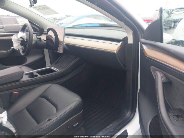 Tesla Model Y Image 9