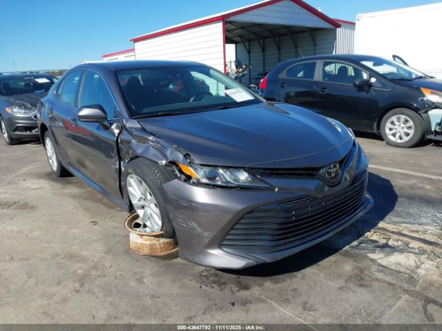 Toyota Camry Le Image 1