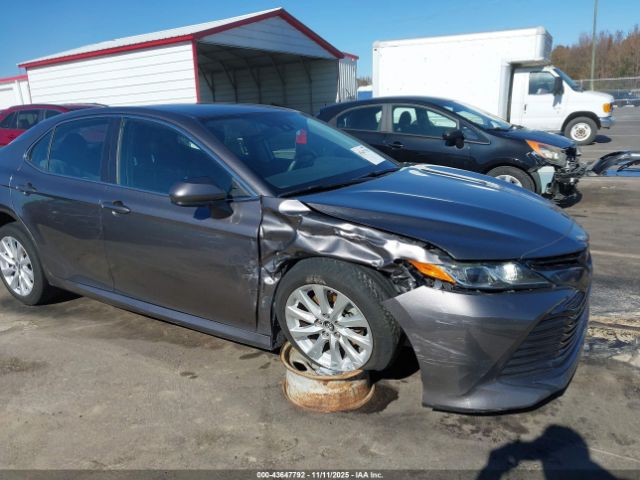Toyota Camry Le Image 6