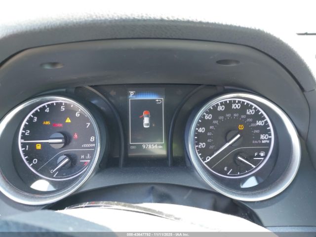 Toyota Camry Le Image 16