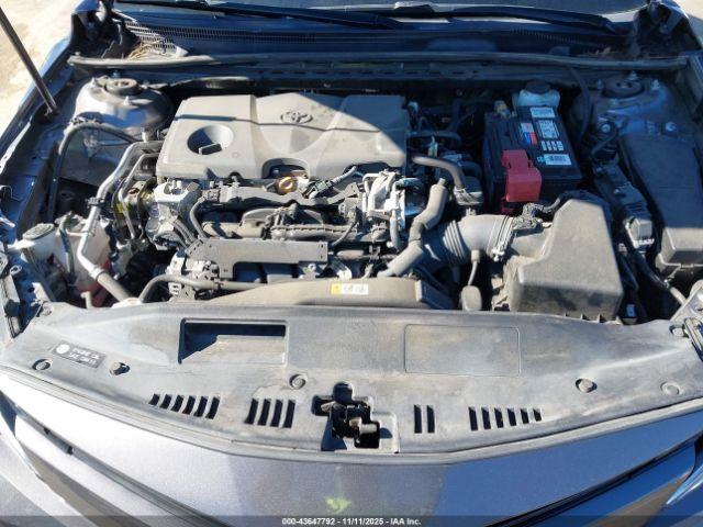 Toyota Camry Le Image 14