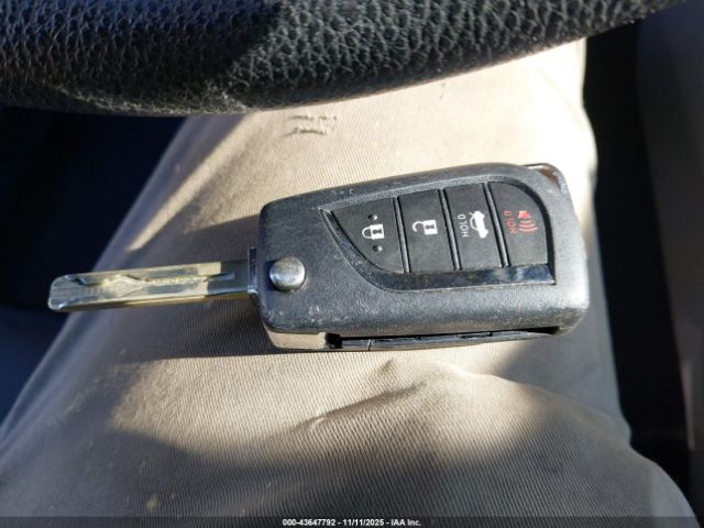 Toyota Camry Le Image 8