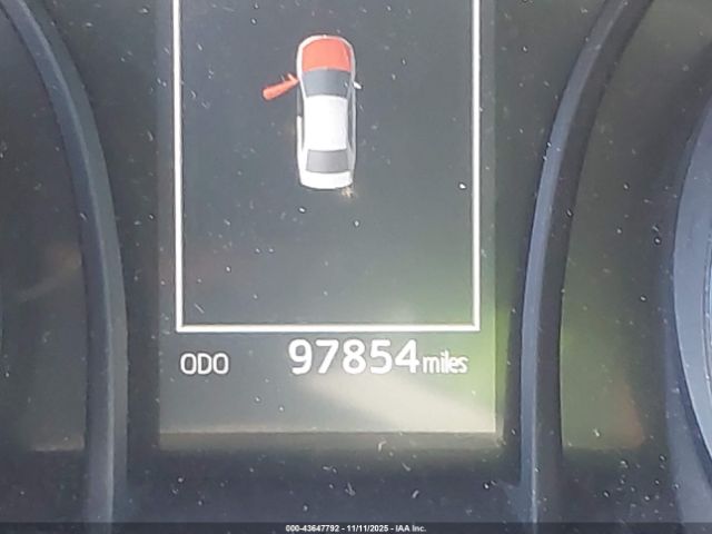 Toyota Camry Le Image 13