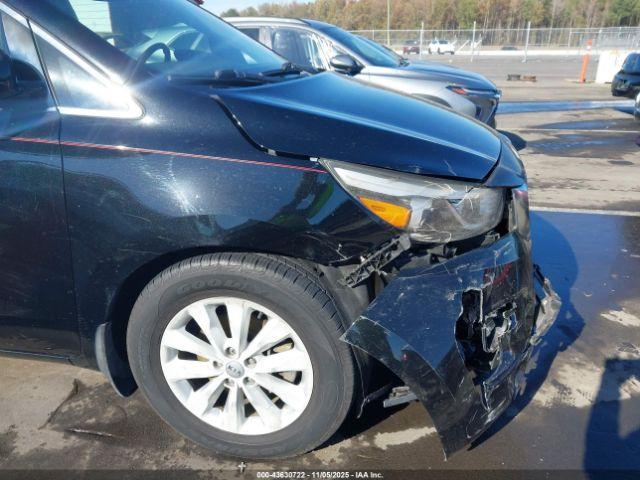 Kia Sedona Ex Image 11