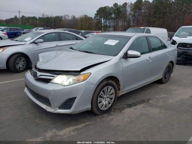 Toyota Camry Le Image 14