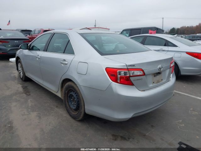 Toyota Camry Le Image 12