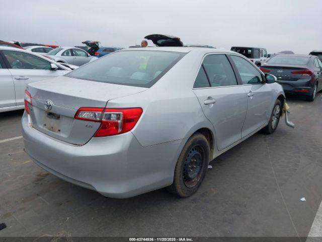 Toyota Camry Le Image 13