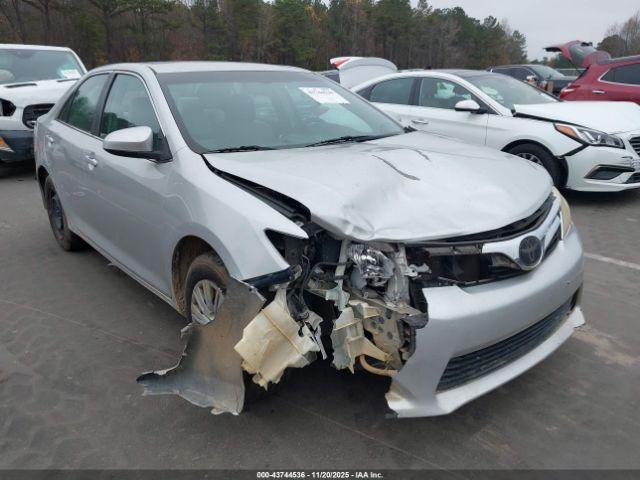 Toyota Camry Le Image 15