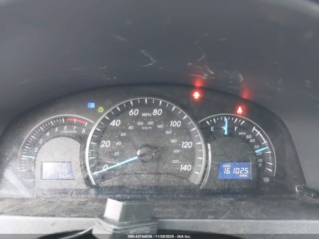 Toyota Camry Le Image 17