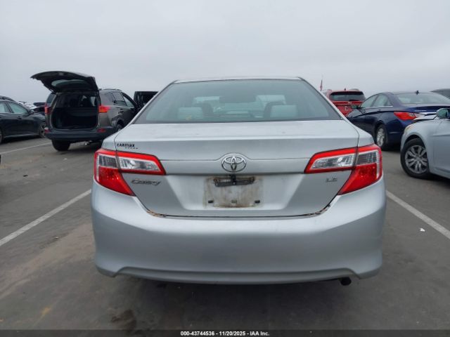 Toyota Camry Le Image 11
