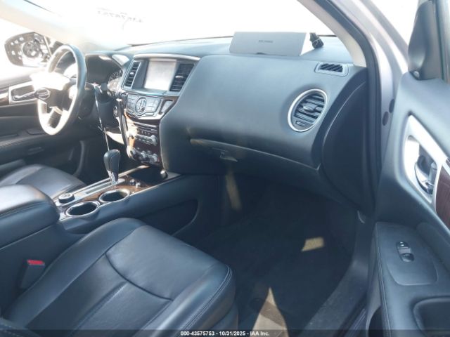 Nissan Pathfinder Platinum Image 3