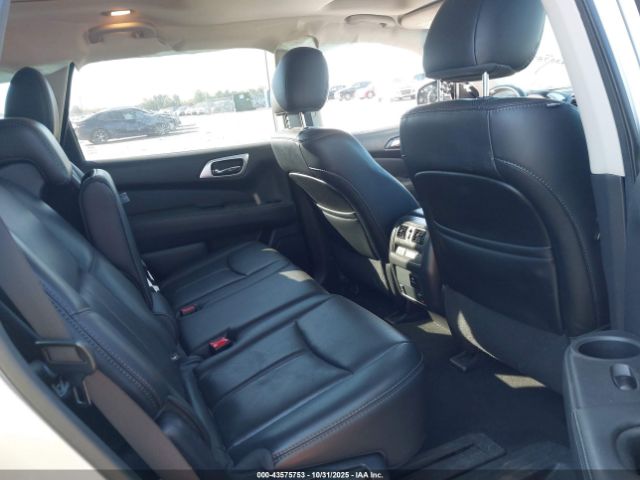 Nissan Pathfinder Platinum Image 2