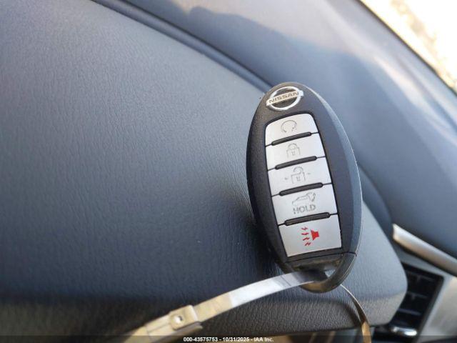 Nissan Pathfinder Platinum Image 4