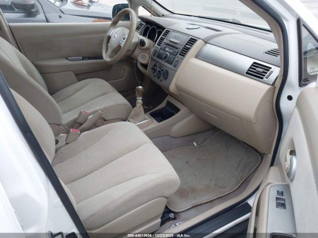 Nissan Versa 1.8s Image 2