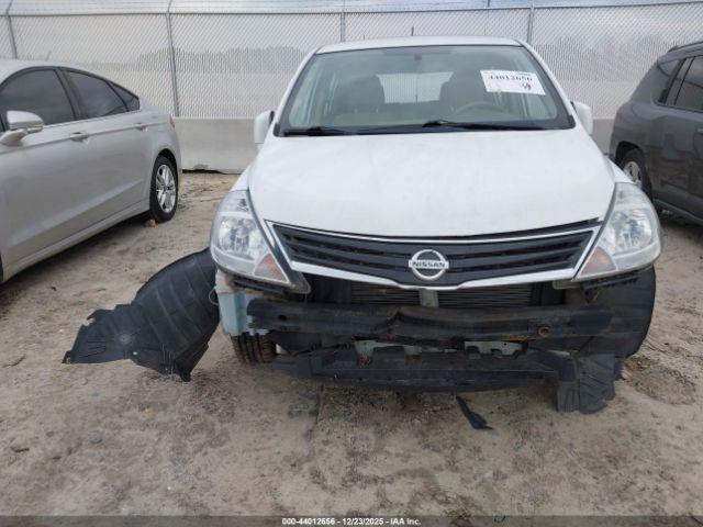 Nissan Versa 1.8s Image 4