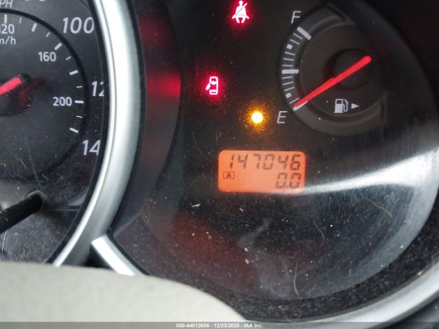 Nissan Versa 1.8s Image 6