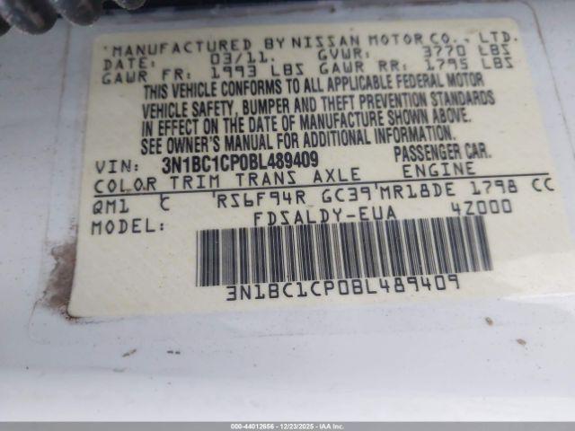 Nissan Versa 1.8s Image 15