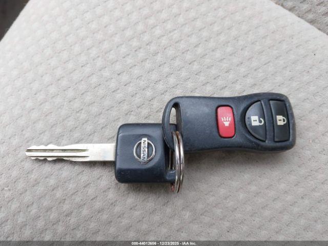 Nissan Versa 1.8s Image 9