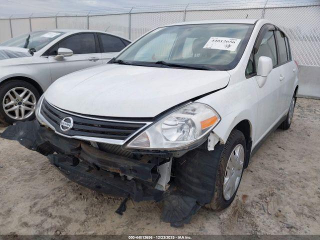Nissan Versa 1.8s Image 12