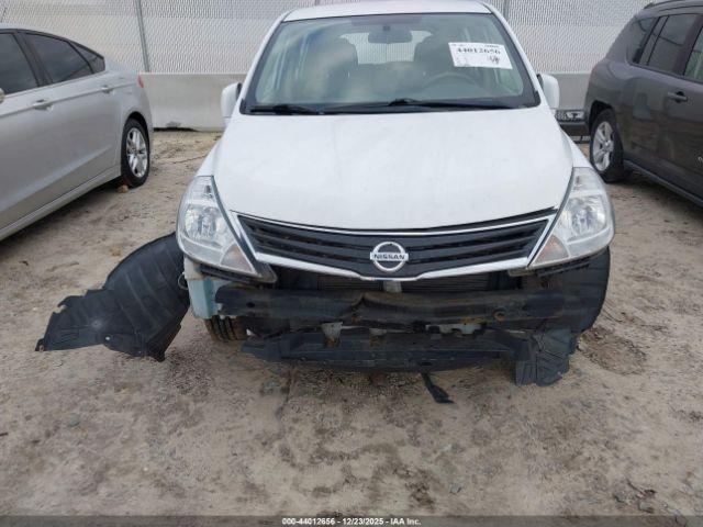 Nissan Versa 1.8s Image 10