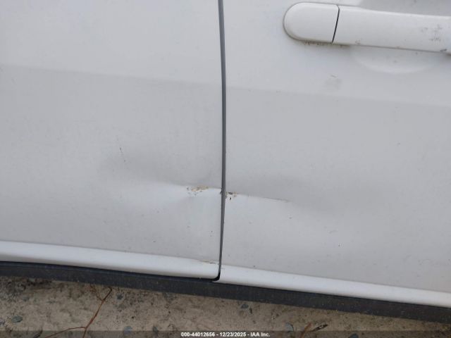 Nissan Versa 1.8s Image 13