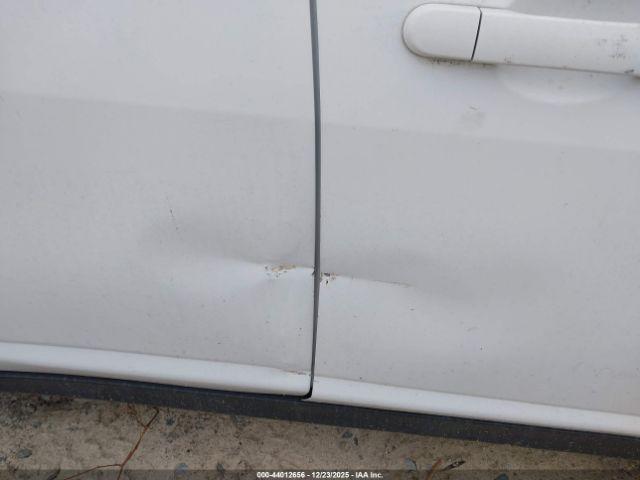 Nissan Versa 1.8s Image 13