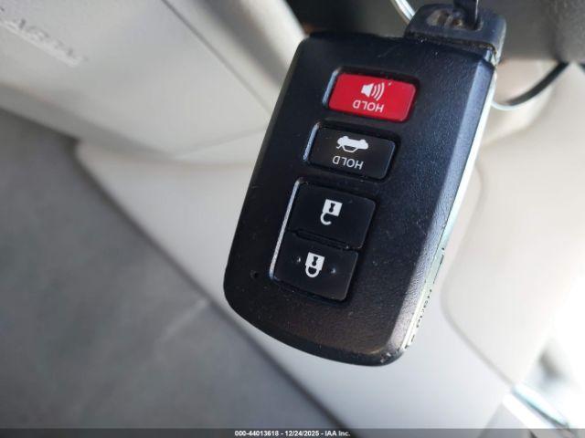 Toyota Camry Xle Image 8