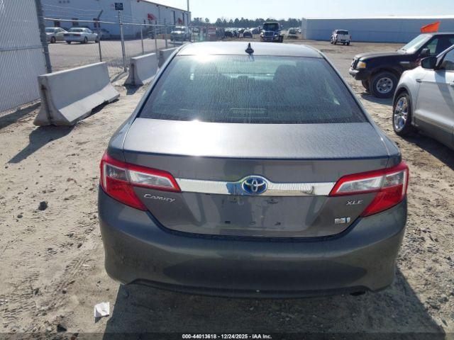 Toyota Camry Xle Image 12