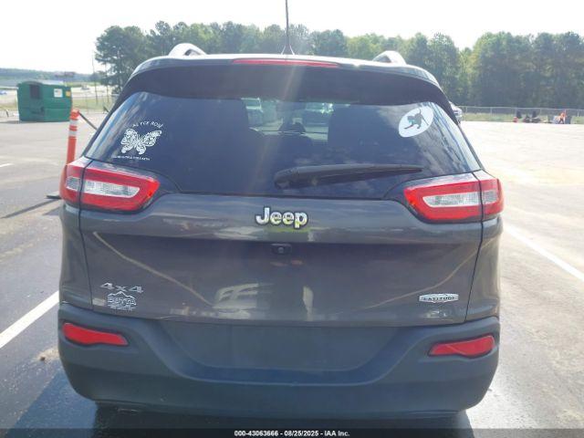Jeep Cherokee Latitude 4x4 Image 12