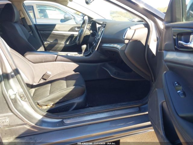 Nissan Maxima Image 17