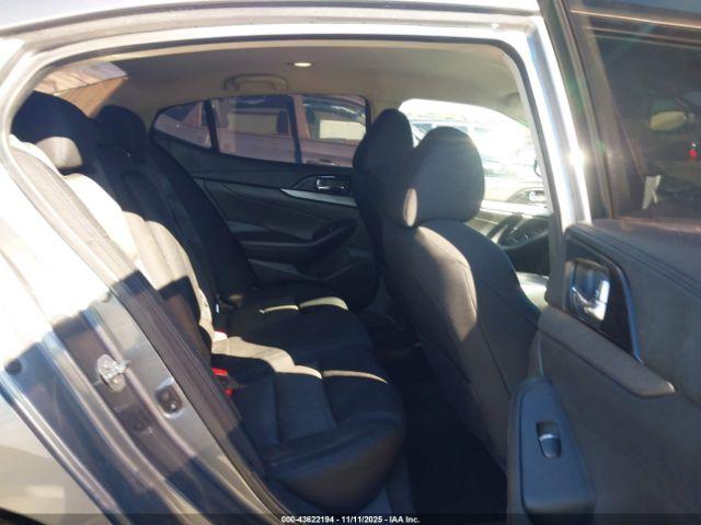 Nissan Maxima Image 7