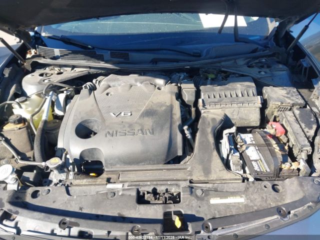 Nissan Maxima Image 2