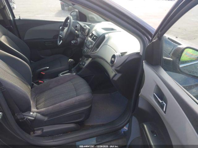 Chevrolet Sonic Lt Auto Image 4