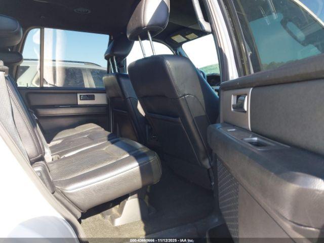 Ford Expedition Xlt Image 2
