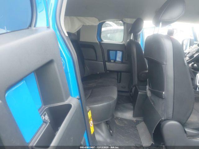 Toyota FJ Cruiser Image 2